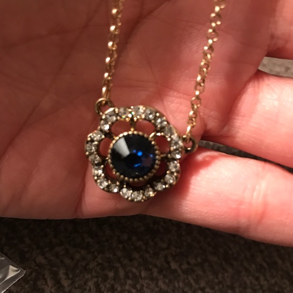 Cute Betsey Johnson alloy rhinestones necklace 🌺 - Picture 7 of 8